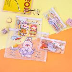 文具や小物を収納できるクリアメッシュケース